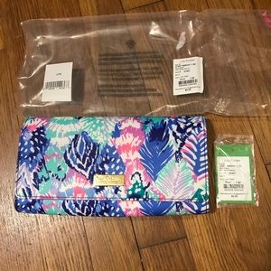 Lilly Pulitzer Travel Wallet in Quill Out